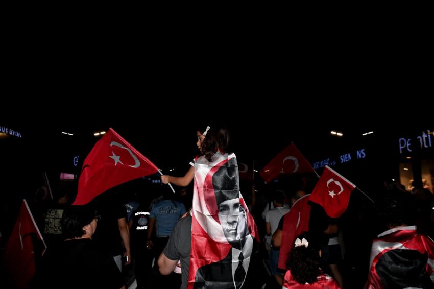 Balıkesirliler, 30 Ağustos Zafer Bayramı’nı fener alayı ile kutladı