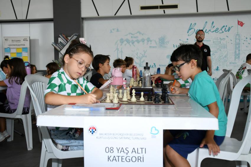 Büyükşehir, satranç tutkunlarını Balıkesir’de bir araya getirdi