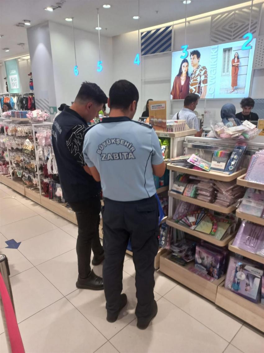 Büyükşehir Zabıtasından okul alışverişi mesaisi