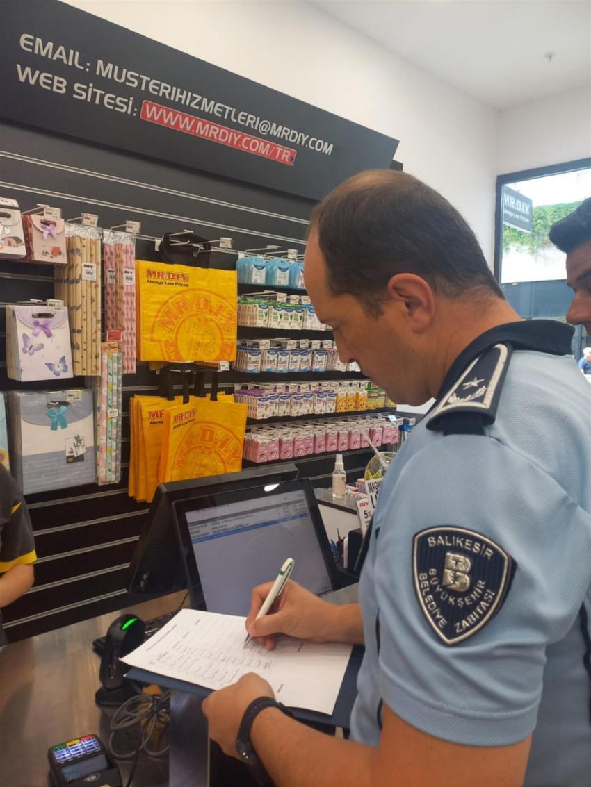 Büyükşehir Zabıtasından okul alışverişi mesaisi