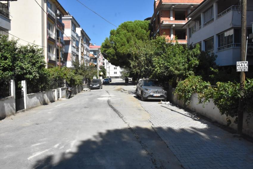 Edremit’te yol çalışmaları devam ediyor