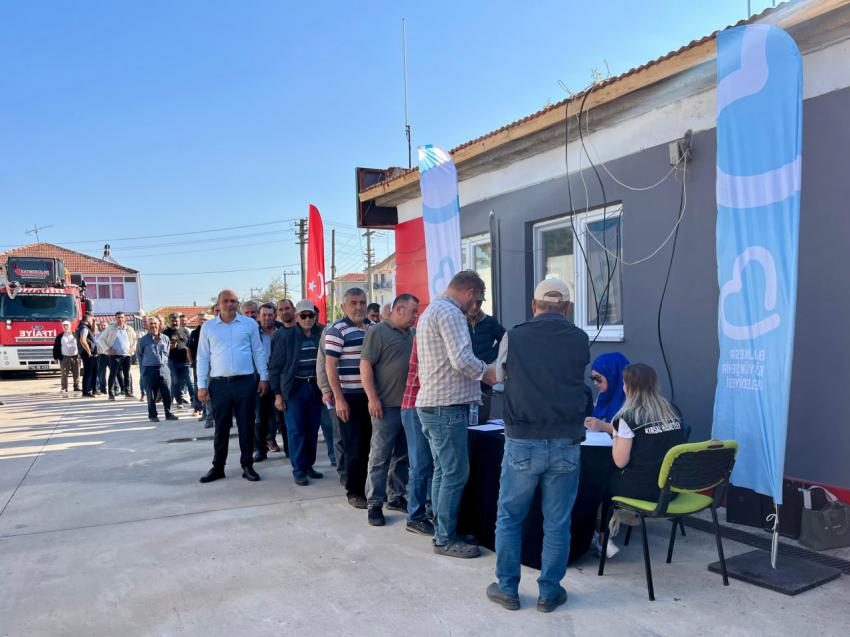 Büyükşehir’den Manyaslı üreticilere süt otu tohumu desteği