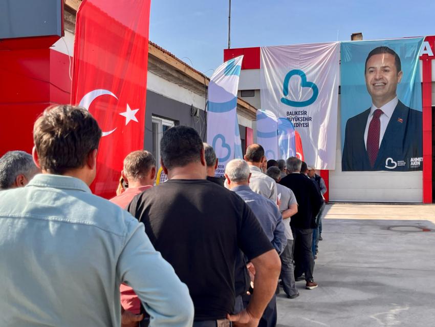 Büyükşehir’den Manyaslı üreticilere süt otu tohumu desteği