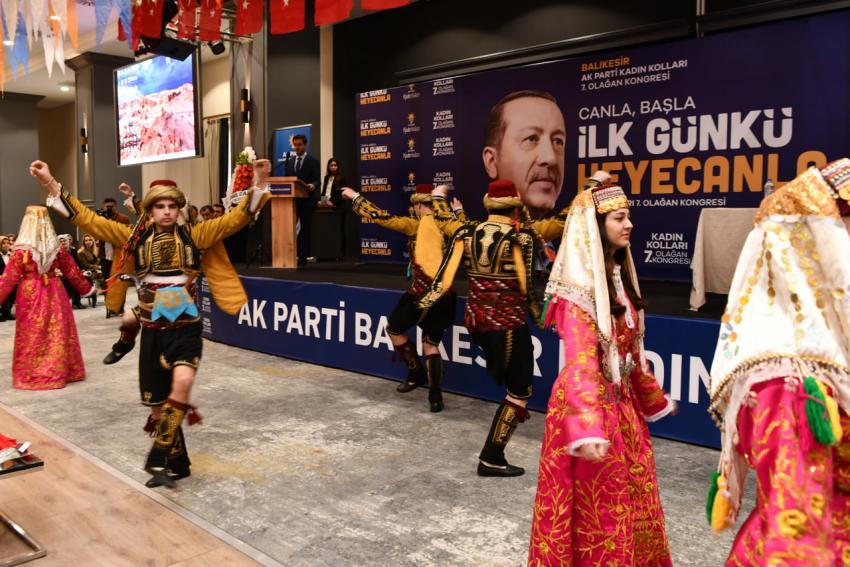 AK Parti Balıkesir İl Kadın Kolları 7. Olağan Kongresi büyük partililerin yoğun katılımıyla coşkuyla gerçekleştirildi.