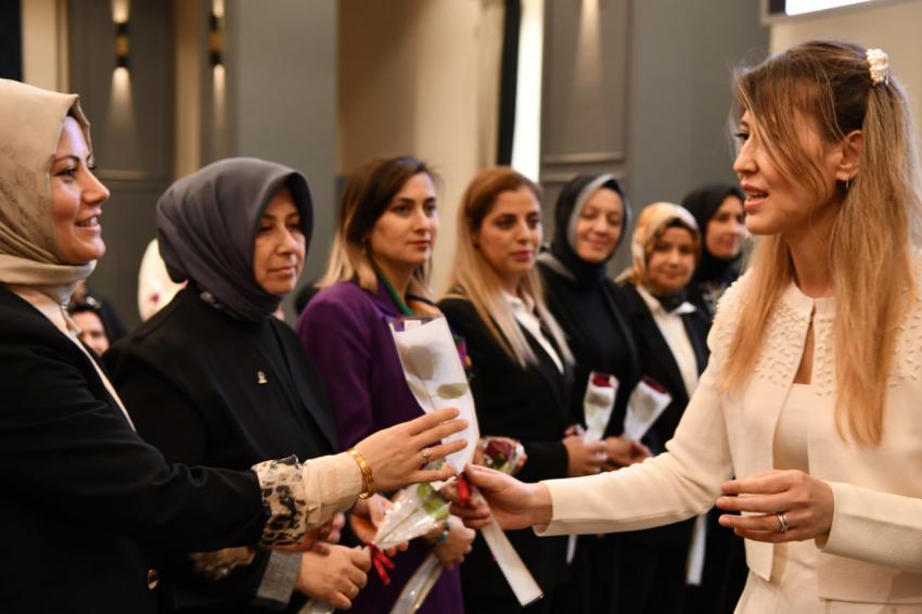 AK Parti Balıkesir İl Kadın Kolları 7. Olağan Kongresi büyük partililerin yoğun katılımıyla coşkuyla gerçekleştirildi.