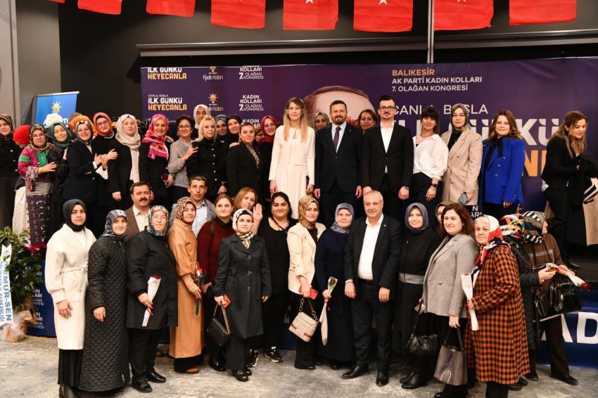 AK Parti Balıkesir İl Kadın Kolları 7. Olağan Kongresi büyük partililerin yoğun katılımıyla coşkuyla gerçekleştirildi.