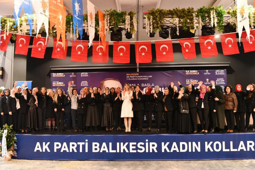 AK Parti Balıkesir İl Kadın Kolları 7. Olağan Kongresi büyük partililerin yoğun katılımıyla coşkuyla gerçekleştirildi.