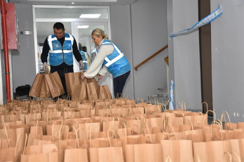 Balıkesir’de beslenme çantaları büyükşehir desteğiyle doluyor