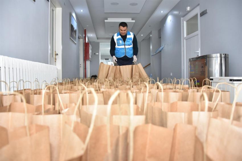 Balıkesir’de beslenme çantaları büyükşehir desteğiyle doluyor