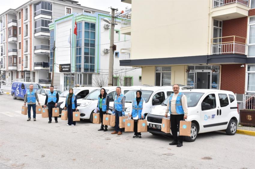 Balıkesir’de beslenme çantaları büyükşehir desteğiyle doluyor