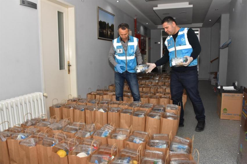 Balıkesir’de beslenme çantaları büyükşehir desteğiyle doluyor