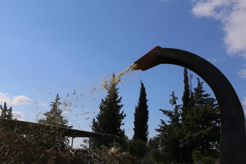 Edremit Belediyesi kompost makinesi ile organik gübre üretiyor