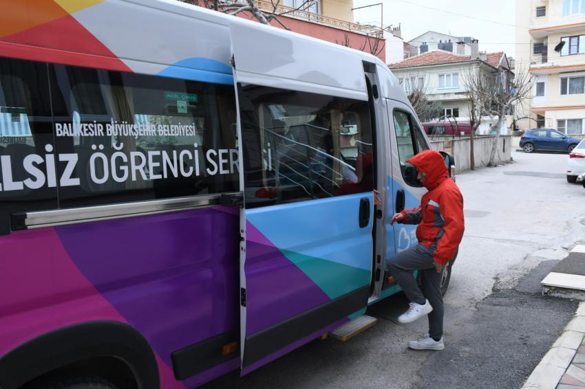 Balıkesir’de engeller birlikte aşılıyor