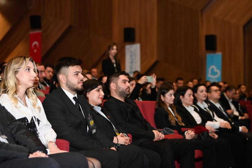 Akın’dan gençlere: “Mustafa Kemal’in askeri bir kardeşinizim”