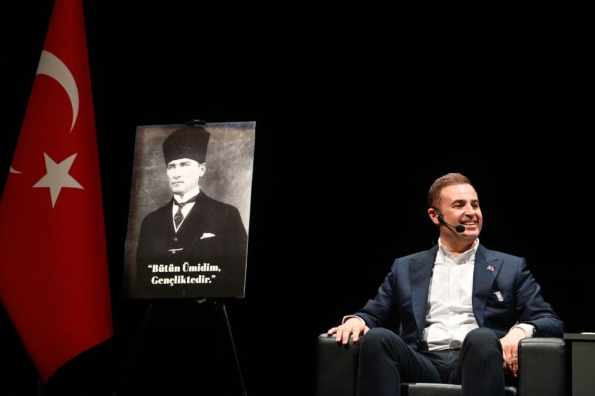 Akın’dan gençlere: “Mustafa Kemal’in askeri bir kardeşinizim”