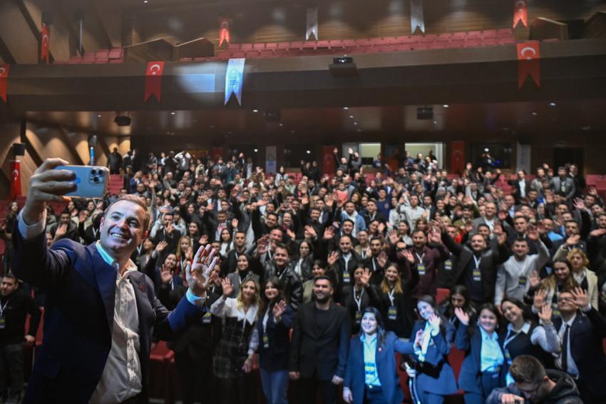 Akın’dan gençlere: “Mustafa Kemal’in askeri bir kardeşinizim”