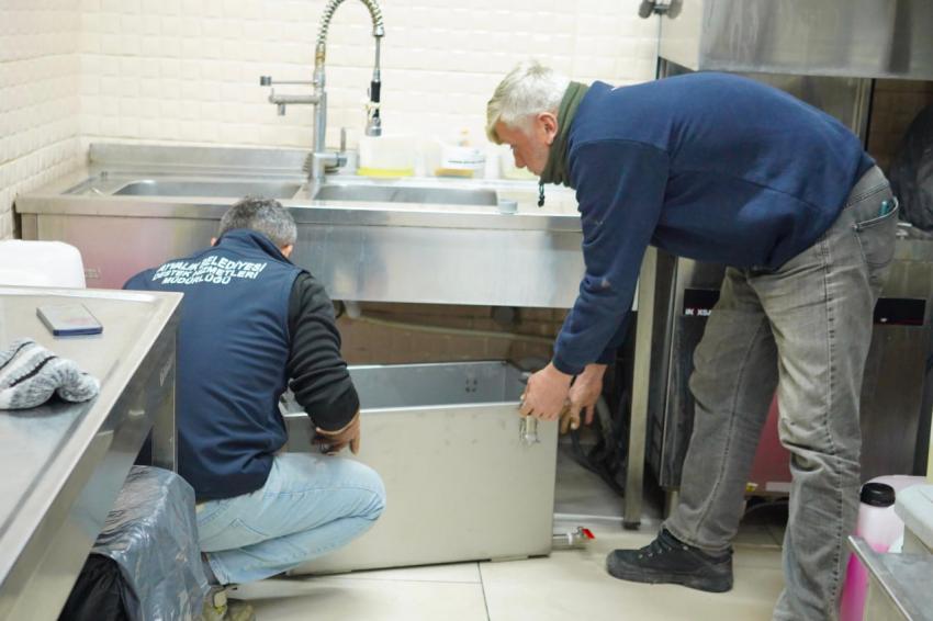 Ayvalık’ta İşletmelere “Yağ Tutucu”  Zorunluluğu Getirildi.