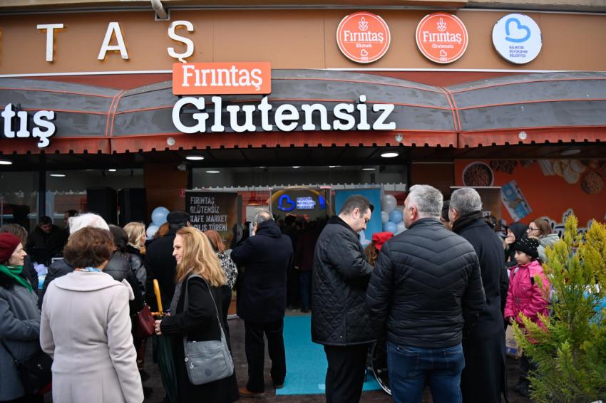 Başkan Akın, Balıkesir’in ilk ve tek “Glütensiz Kafe Market”ini açtı