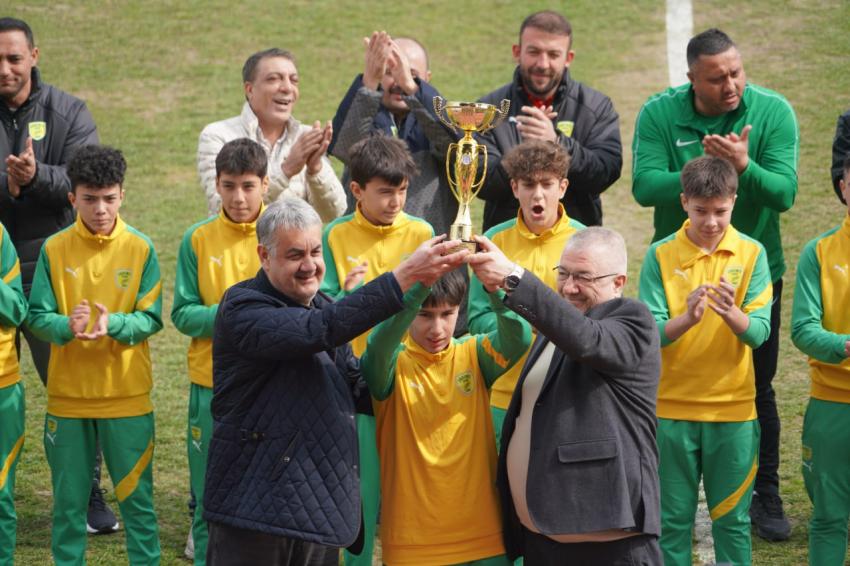 1966 EDREMİTSPOR, MUSTAFA KEMAL PAŞA BELEDİYESPOR'U 3-2 MAĞLUP ETTİ