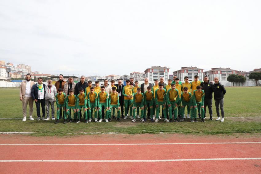 1966 EDREMİTSPOR, MUSTAFA KEMAL PAŞA BELEDİYESPOR'U 3-2 MAĞLUP ETTİ