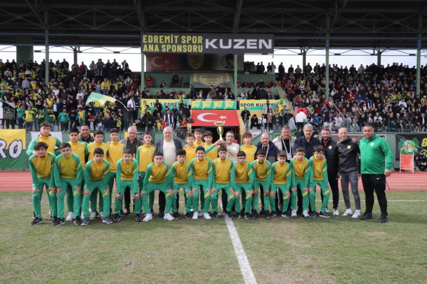 1966 EDREMİTSPOR, MUSTAFA KEMAL PAŞA BELEDİYESPOR'U 3-2 MAĞLUP ETTİ