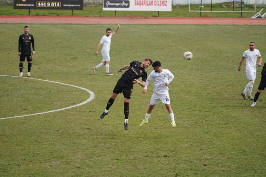 1966 EDREMİTSPOR, MUSTAFA KEMAL PAŞA BELEDİYESPOR'U 3-2 MAĞLUP ETTİ