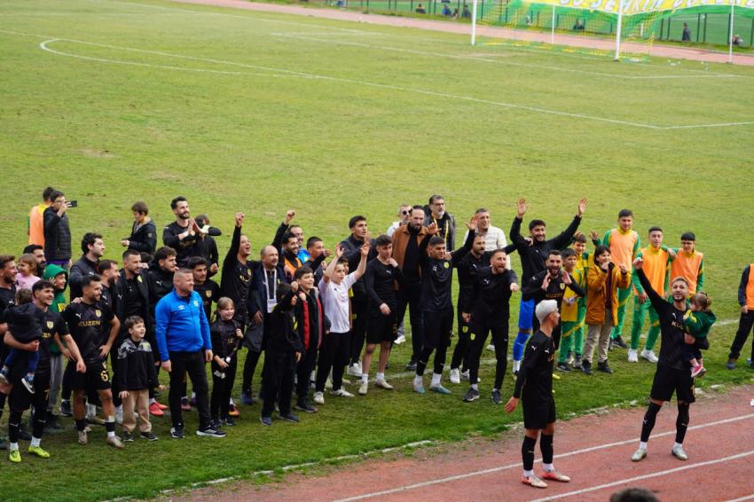 1966 EDREMİTSPOR, MUSTAFA KEMAL PAŞA BELEDİYESPOR'U 3-2 MAĞLUP ETTİ