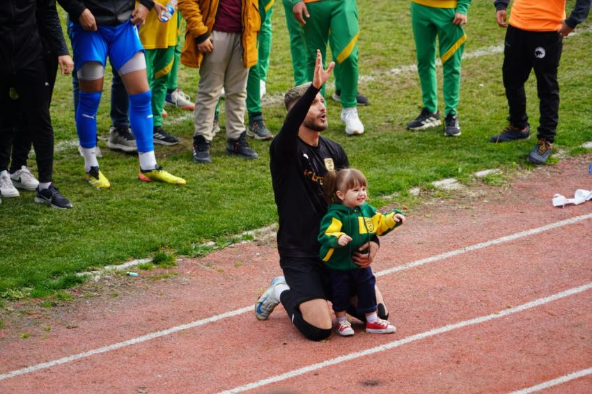 1966 EDREMİTSPOR, MUSTAFA KEMAL PAŞA BELEDİYESPOR'U 3-2 MAĞLUP ETTİ