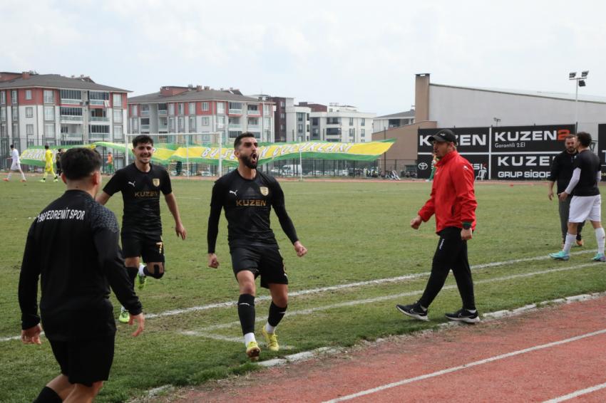 1966 EDREMİTSPOR, MUSTAFA KEMAL PAŞA BELEDİYESPOR'U 3-2 MAĞLUP ETTİ