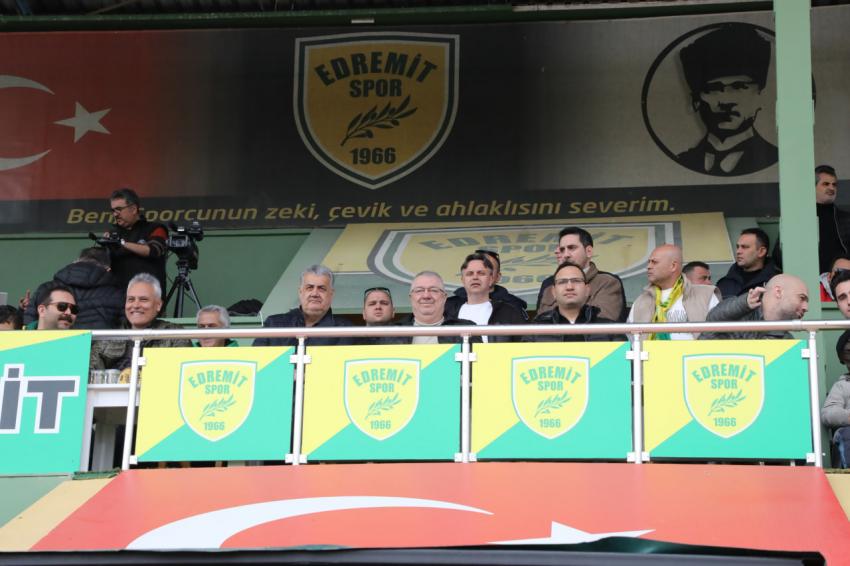 1966 EDREMİTSPOR, MUSTAFA KEMAL PAŞA BELEDİYESPOR'U 3-2 MAĞLUP ETTİ