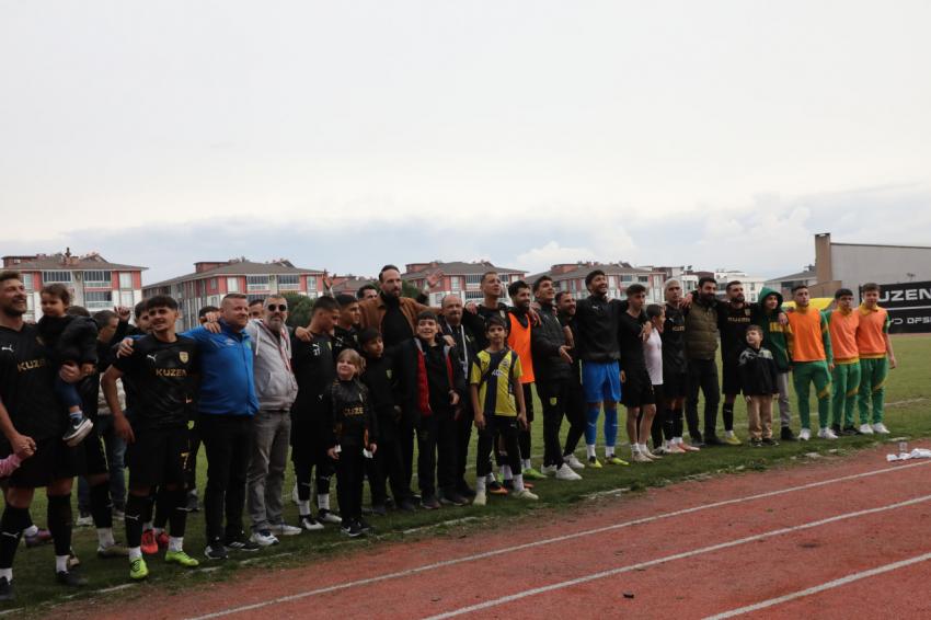 1966 EDREMİTSPOR, MUSTAFA KEMAL PAŞA BELEDİYESPOR'U 3-2 MAĞLUP ETTİ