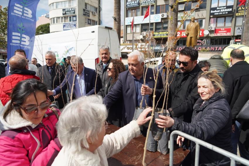 Edremit Belediyesi’nden Orman Haftası’nda ücretsiz fidanı dağıtımı