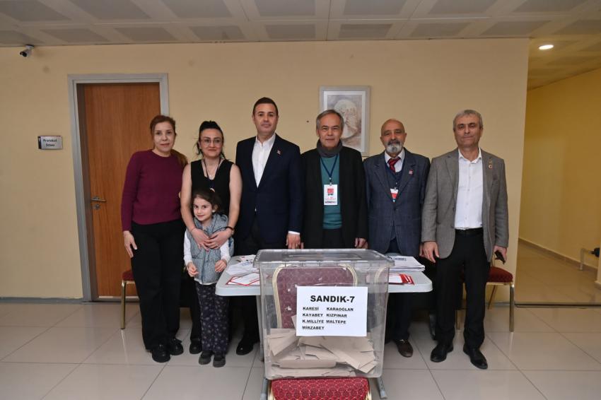 BAŞKAN AKIN EŞİYLE BİRLİKTE DEMOKRASİ İÇİN OYUNU KULLANDI