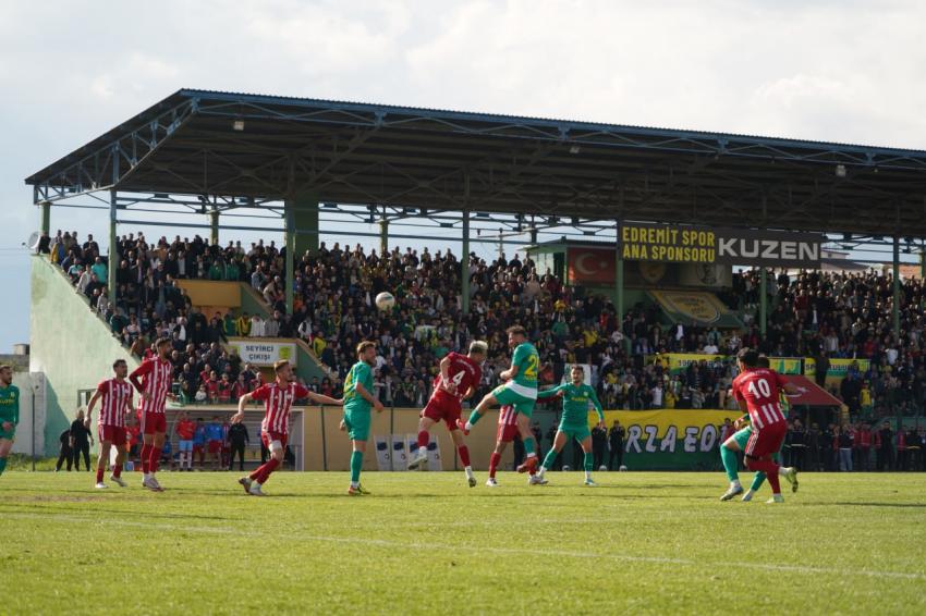 EDREMİTSPOR SON DAKİKA GOLÜYLE LİDERLİĞİ GERİ ALDI