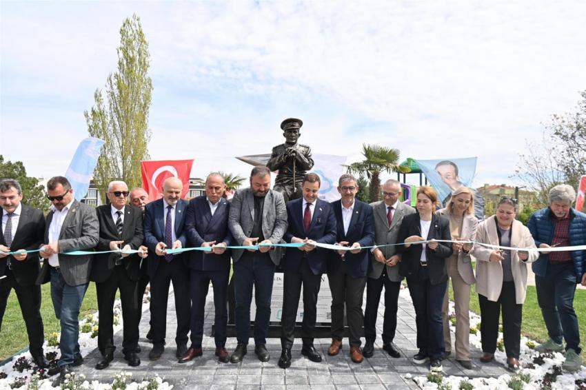 Ahmet Akın’dan Tıbbiyeli Hikmet’e vefa