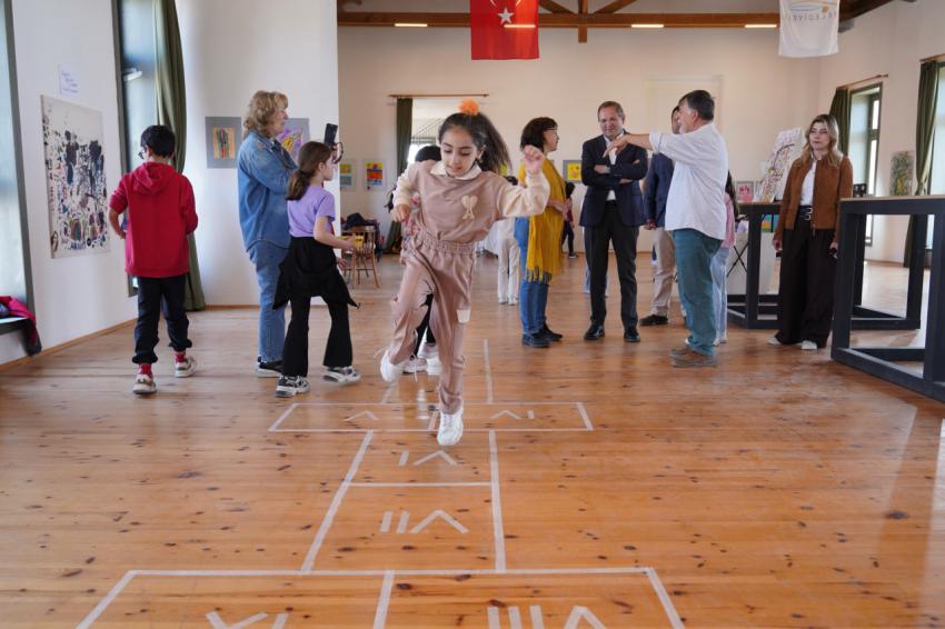 Ayvalık’ta Geleneksel Oyunlarla Dolu Renkli Bir Gün