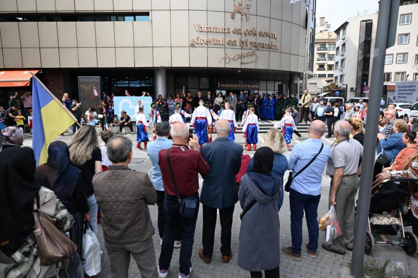 Ahmet Akın, dünya çocuklarını ağırladı