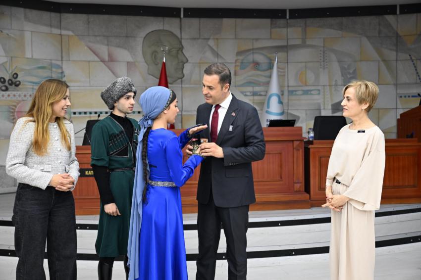 Ahmet Akın, dünya çocuklarını ağırladı