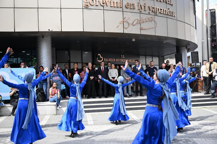 Ahmet Akın, dünya çocuklarını ağırladı
