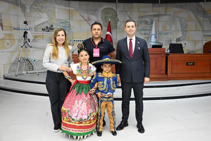 Ahmet Akın, dünya çocuklarını ağırladı