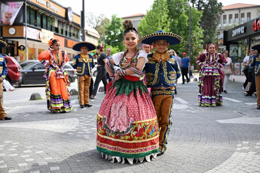 Ahmet Akın, dünya çocuklarını ağırladı