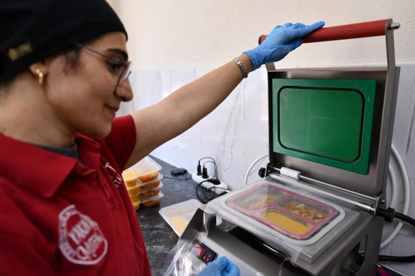 Ahmet Akın ile “Yakın Mutfak” zorlu ekonomik koşullarda halkın hizmetinde