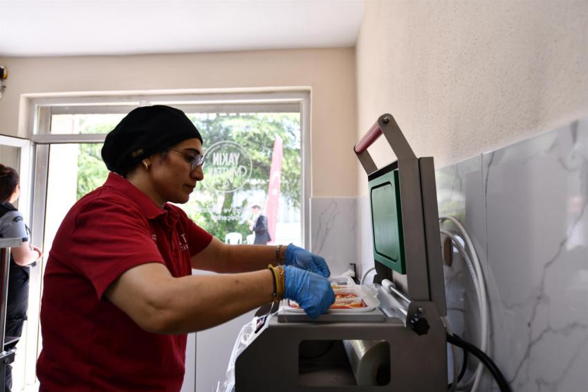Ahmet Akın ile “Yakın Mutfak” zorlu ekonomik koşullarda halkın hizmetinde