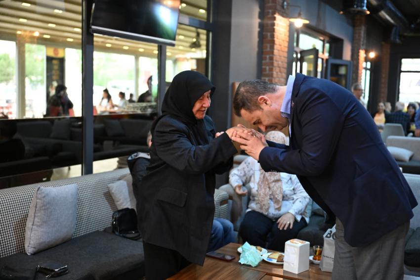 Akın: “Bu belediyenin kapıları size sonuna kadar açık”