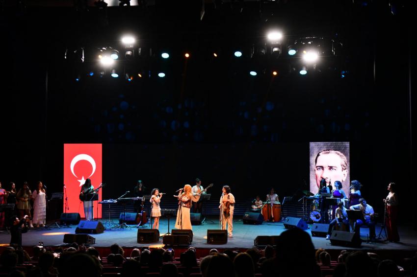 Balıkesir’de anneler ve çocuklarından benzersiz konser