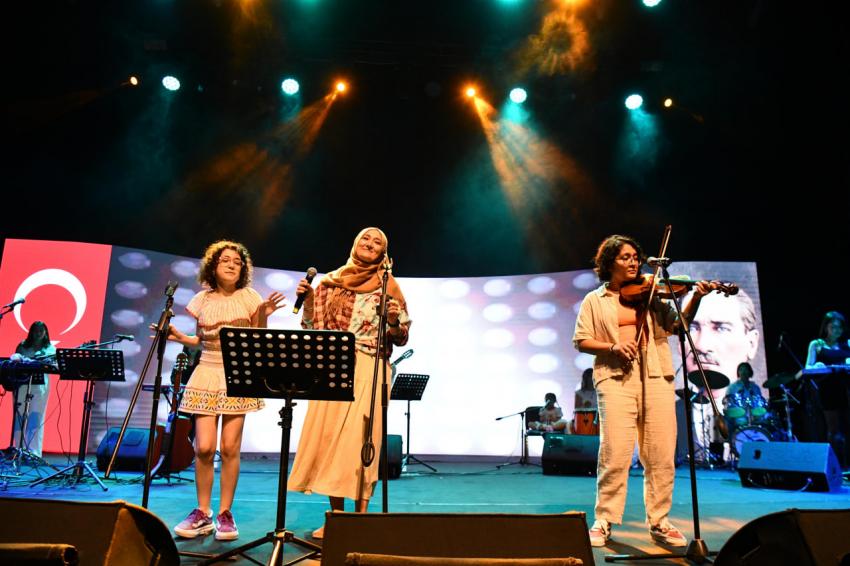 Balıkesir’de anneler ve çocuklarından benzersiz konser