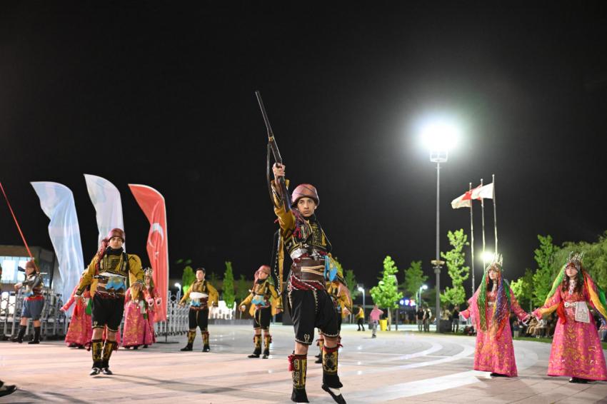 Zeybekler Buluşması ve Kahramanlık Konserine büyük ilgi