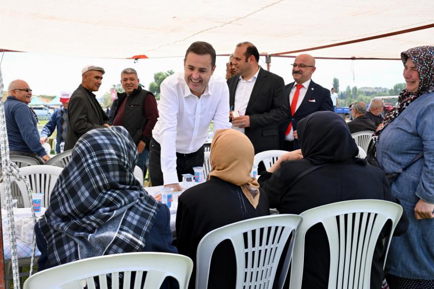Akın, hafta sonu mesaisini köy hayırlarına ayırdı