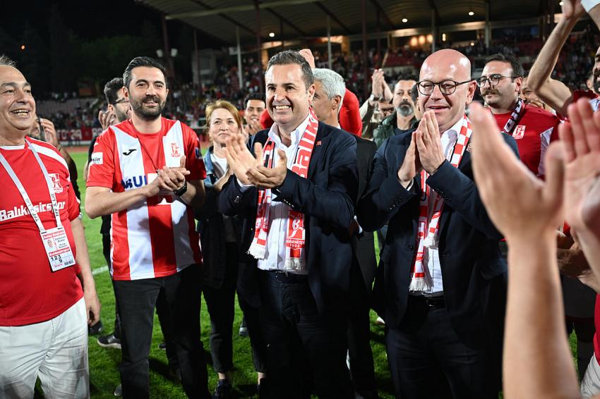 Ahmet Akın, BALKES maçında takımla tek yürek oldu