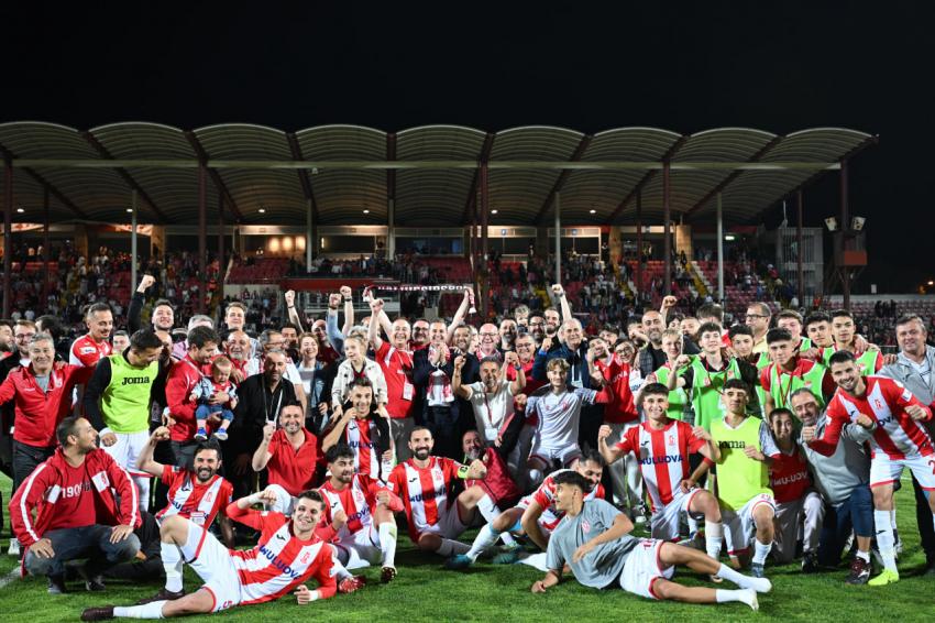 Ahmet Akın, BALKES maçında takımla tek yürek oldu